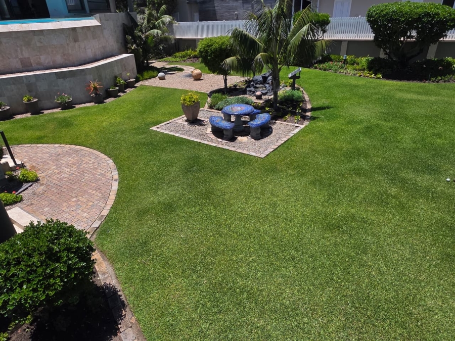6 Bedroom Property for Sale in Myoli Beach Western Cape